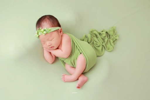 八个月宝宝老是使劲